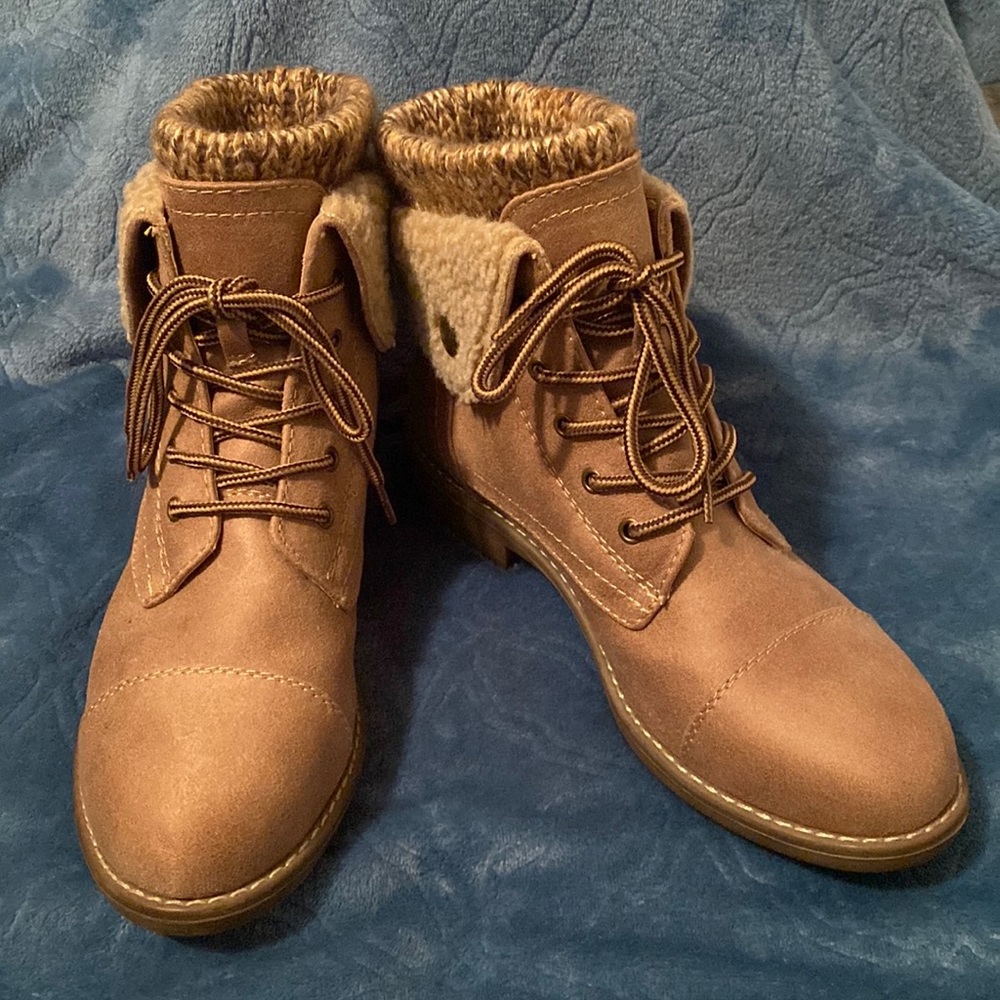 Duena Hiker Boots